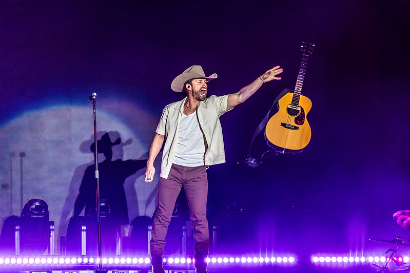 Dustin Lynch 40