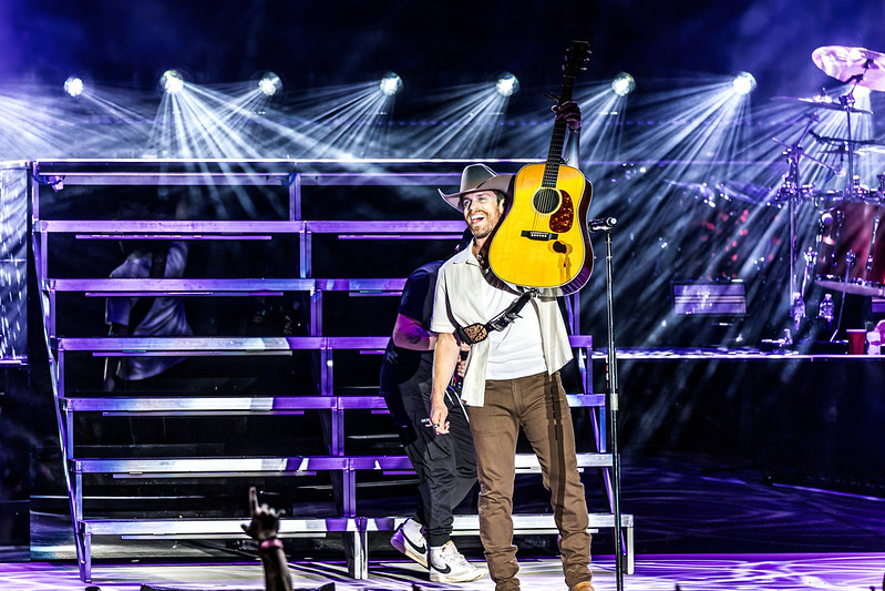 Dustin Lynch 31