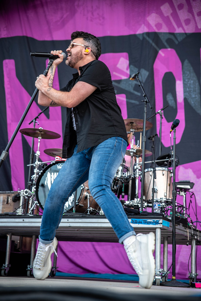 NeonTrees6