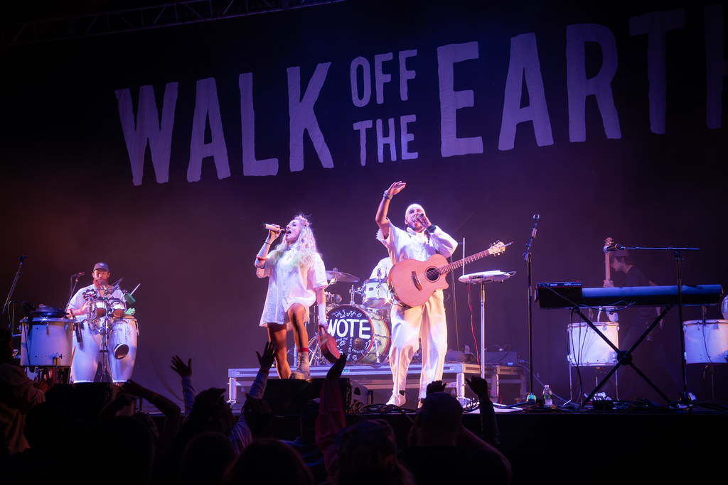 Walk off the Earth (14)